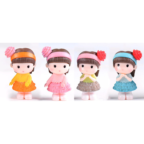 DIY House Accessory Dolls Figurines for Adults and Children, Family of Four with a Small Cat and Dog, Resin Ornament Toy