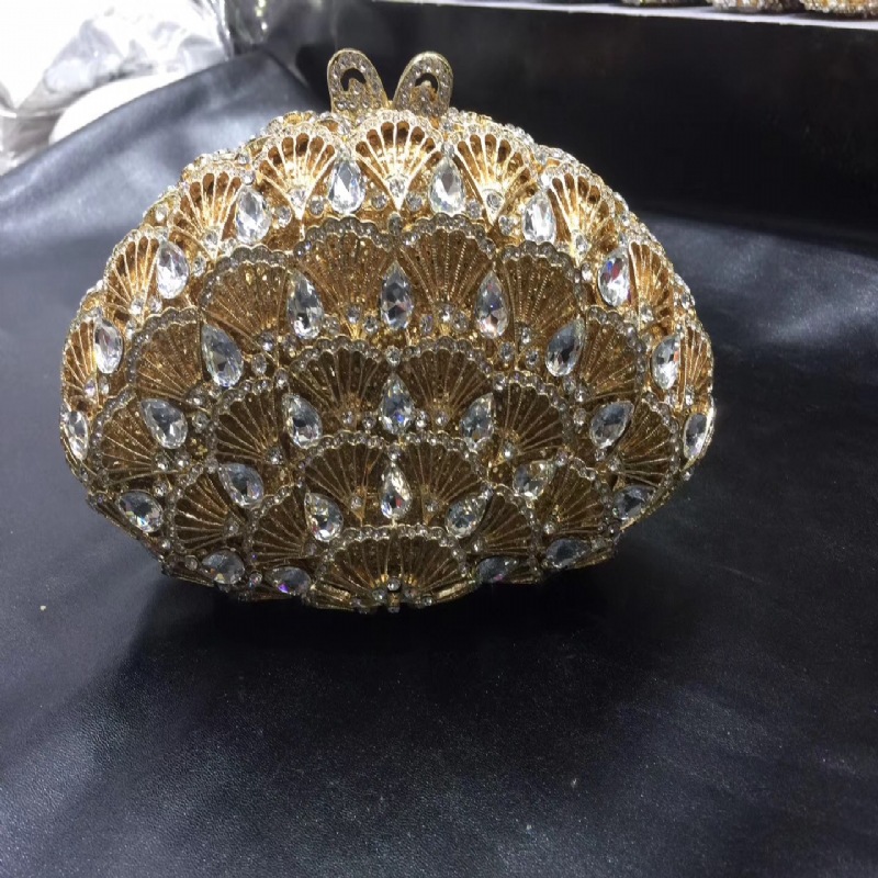 Diamante blanco con fondo de oro