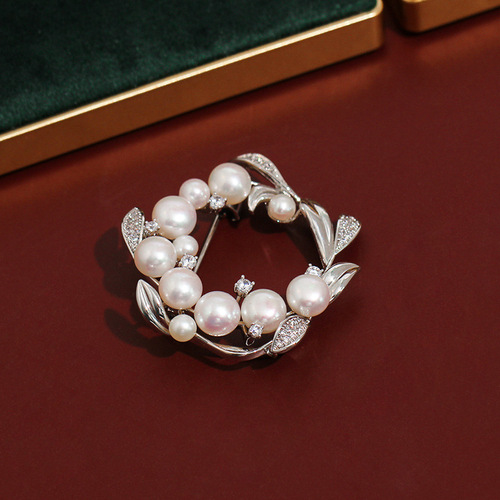 Tiffany's new garland freshwater brooch copper gold-plated European and American ins style corsage Korean version temperament retro female trend