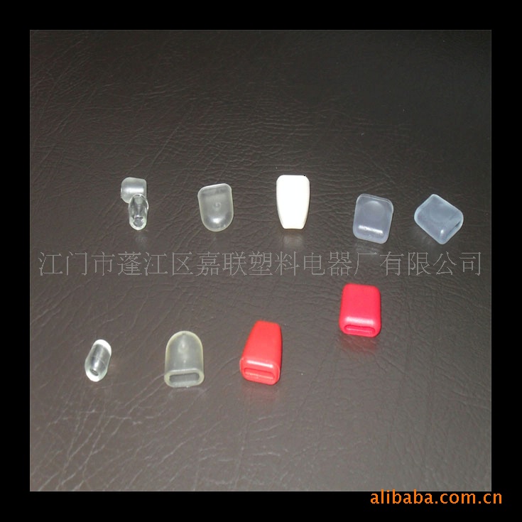 供应PVC胶脚塑胶配件生活用品PVC脚垫产品繁多厂家