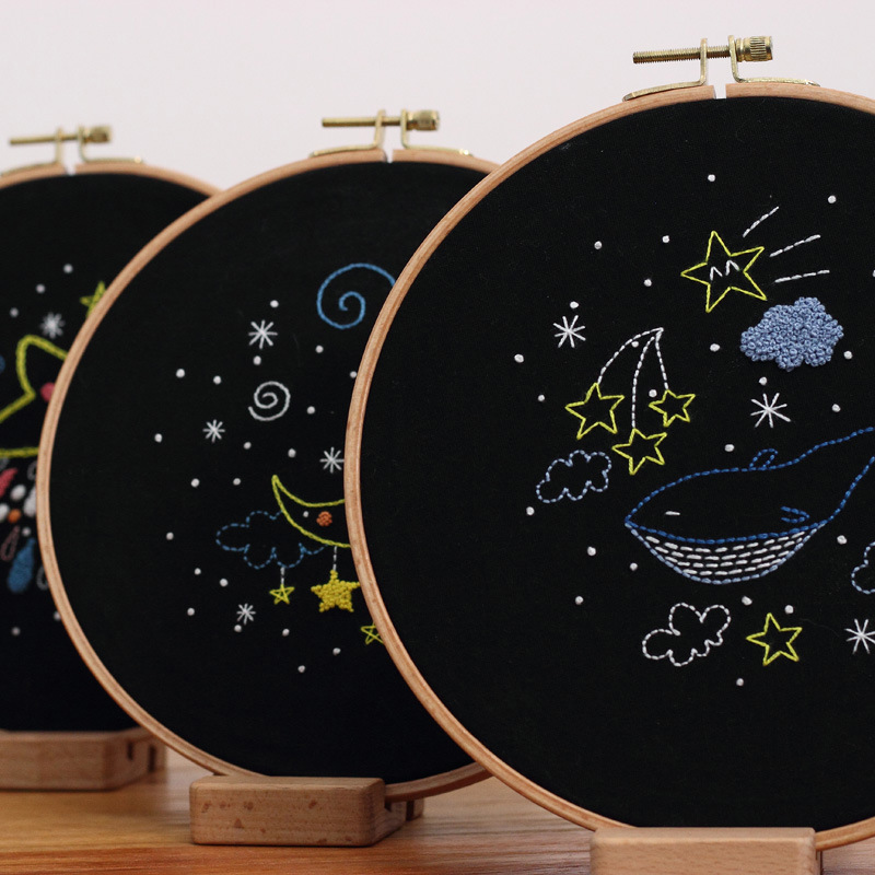 Original cielo estrellado ensueño bricolaje bordado hecho a mano material Paquete de dibujos animados cielo nocturno europeo sueño ballena carillones de viento