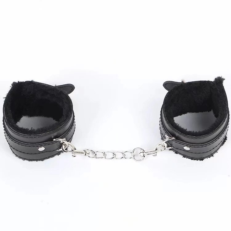 Europa y América nuevos suministros para adultos sexy esposas de cuero alternativa pareja coquetear juguetes sexuales fábrica al por mayor