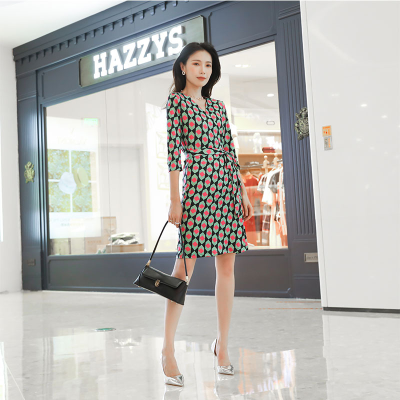 Elegant goddess lace-up wrap dress 20 summer New wrapped chest waist slimming V-neck 3/4 sleeve printed dress Elegant goddess lace-up wrap dress 20 summer New wrapped chest waist slimming V-neck 3/4 sleeve printed dress