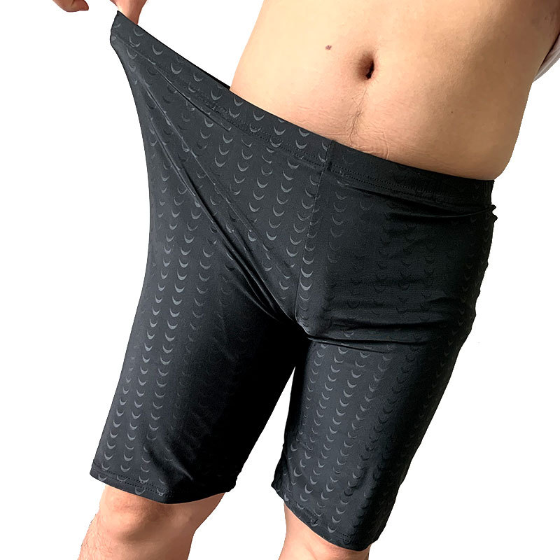 Nuevos hombres anti-vergüenza de impresión oscura de cinco puntos traje de baño de primavera caliente más tamaño impermeable de secado rápido de imitación de piel de tiburón bañador hombres