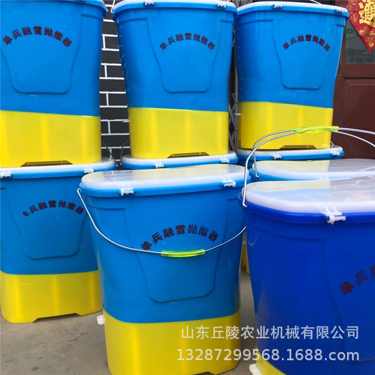 背负式电动单兵融雪抛撒器 农用鱼塘水田果树电动撒肥器投料机