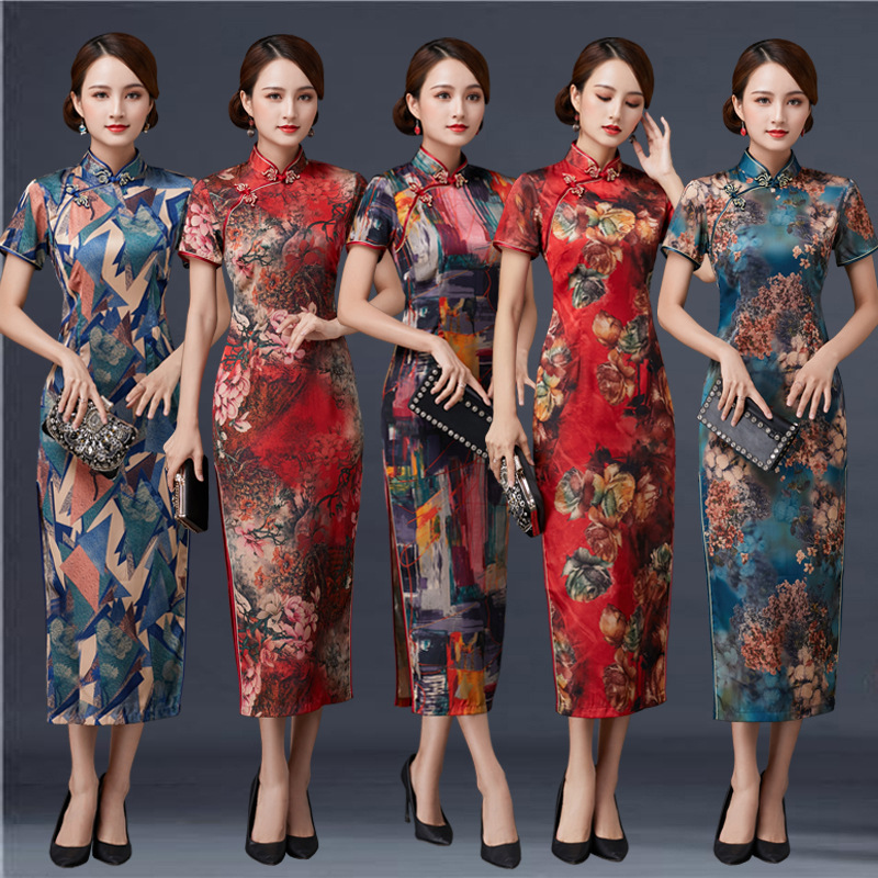 Long fashionable retro dress