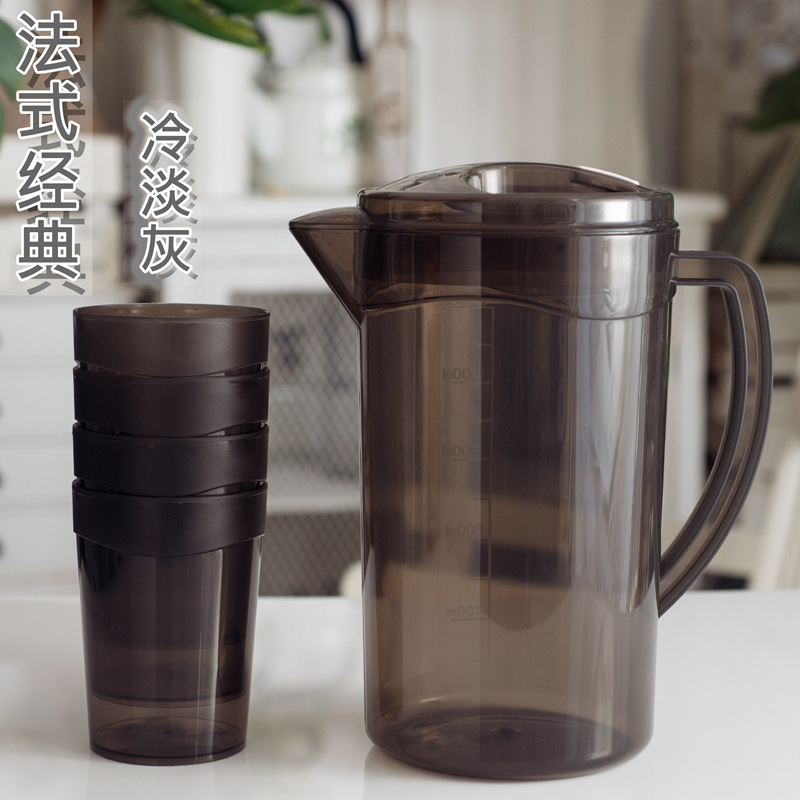 Mercancías de fábrica Suministro directo una olla cuatro tazas de plástico botella de agua fría traje de gran capacidad hogar botella de agua fría logotipo imprimible