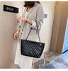 Winter trend fashionable chain for leisure, classic one-shoulder bag, shoulder bag, 2023, chain bag