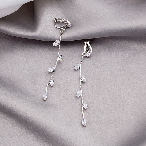 South Korea's Dongdaemun earrings, elegant micro-inlaid zircons, small fresh leaves, tassels, long ear clips and elegant earrings