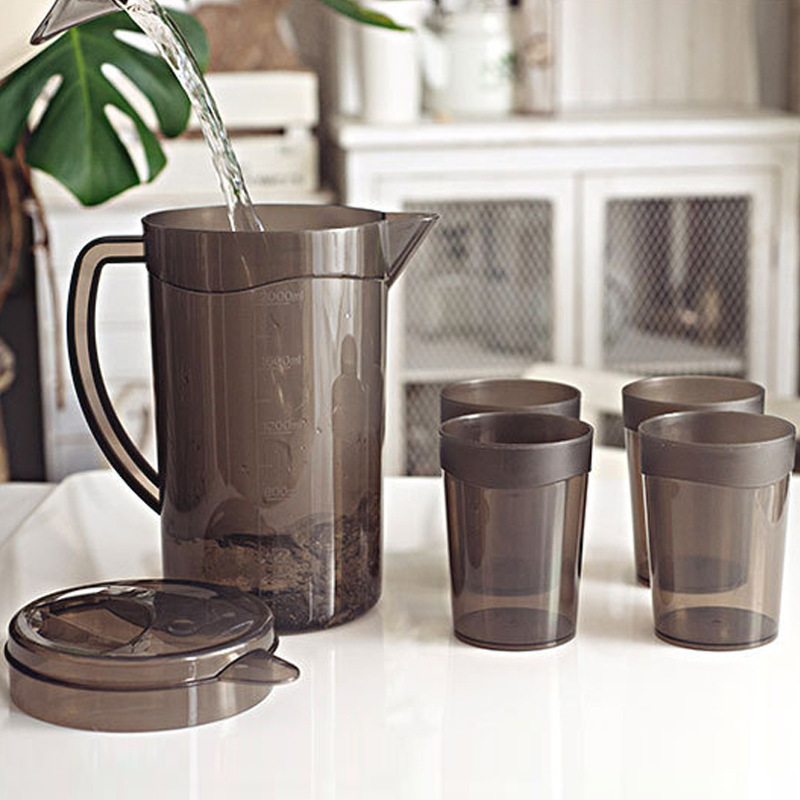 Mercancías de fábrica Suministro directo una olla cuatro tazas de plástico botella de agua fría traje de gran capacidad hogar botella de agua fría logotipo imprimible