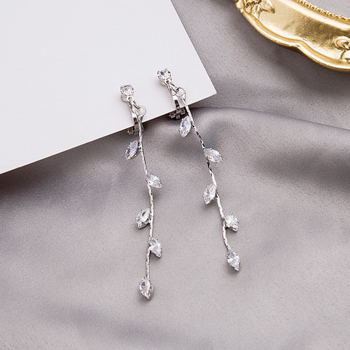 South Korea's Dongdaemun earrings, elegant micro-inlaid zircons, small fresh leaves, tassels, long ear clips and elegant earrings