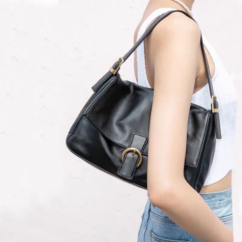 Xiaozhong New Retro Large Capacity Black One-shoulder Underarm Bag Baguette Bag Daily Trendy Flip Cover Crossbody Women's Handbag