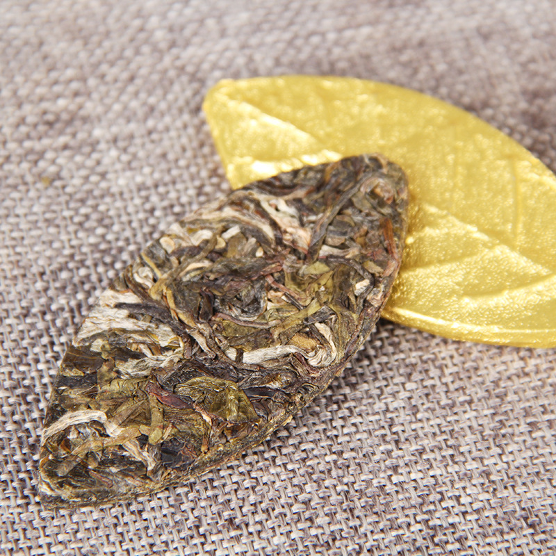 Wholesale Yunnan Pu'er Golden Leaf Tea from Menghai Tea Zone, Ancient Tree Golden Leaf Pu'er Raw Tea, New Arrival Golden Leaf 500g