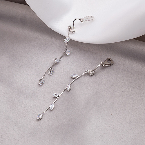 South Korea's Dongdaemun earrings, elegant micro-inlaid zircons, small fresh leaves, tassels, long ear clips and elegant earrings