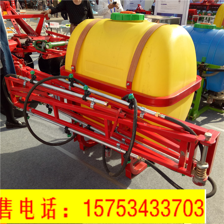 山东厂家供应喷杆式打药机 1000升12米液压折叠喷雾机