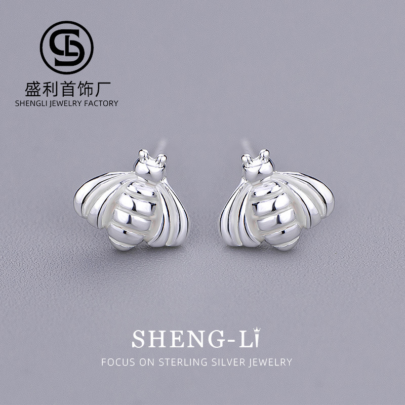 S925 plata esterlina nueva moda simple abeja Stud pendientes de las mujeres pequeño elegante Internet celebridad personalizada pendientes de estilo frío