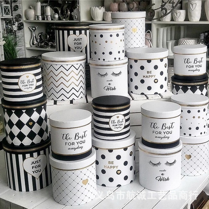 爆款简约香奈风鲜花盒圆形时尚抖音小视频网红同款手捧抱抱桶礼盒