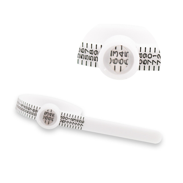 Bring a magnifying glass measurement with a ring with a soft ruler…