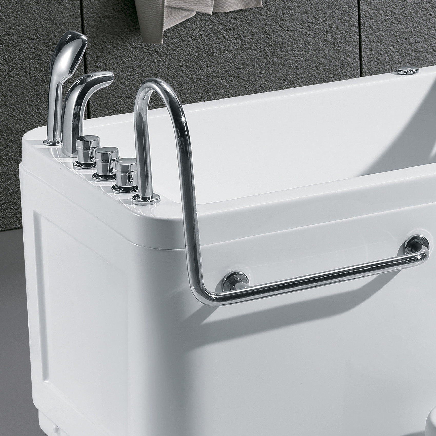 ����ֱ����Ħ����ԡ�׼����ǿ�����������׾Ƶ�����ԡ�蹤������