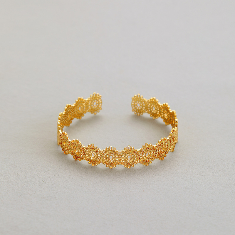Retro palace style gold hollow lace bracelet vacuum plating 18K gold open adjustable bracelet