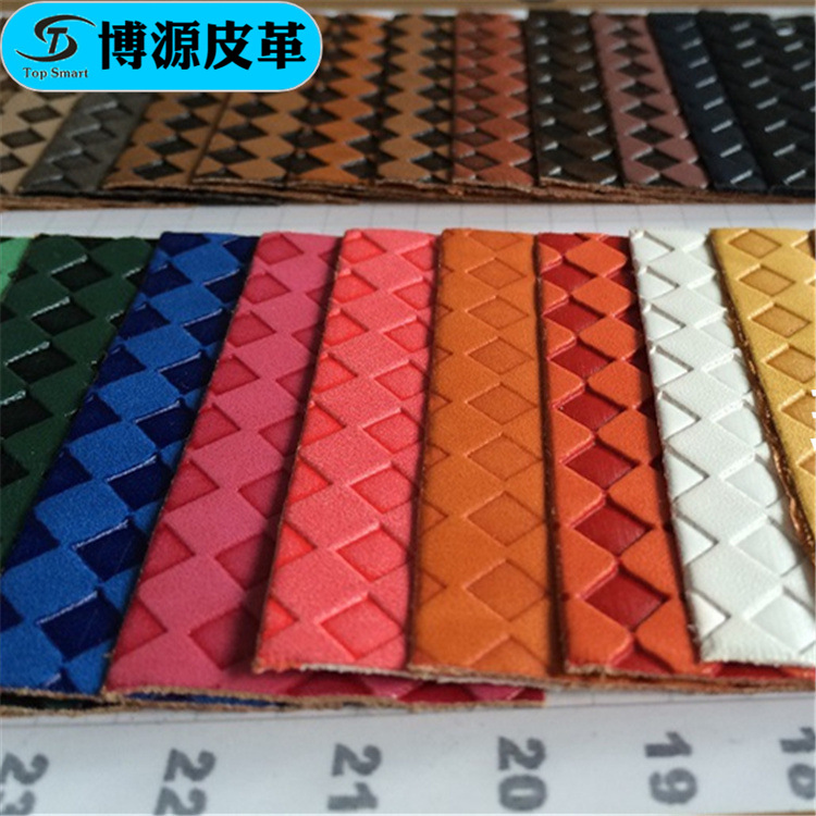 厂价供应pu皮革立体压变编织纹皮革新款方格纹箱包革双色时尚鞋材