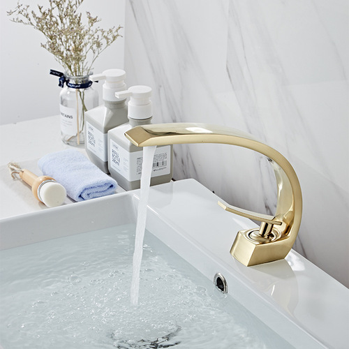 Manufacturer wholesale European high standard copper hot and cold basin faucet painted black washbasin single hole mixing faucet wholesale