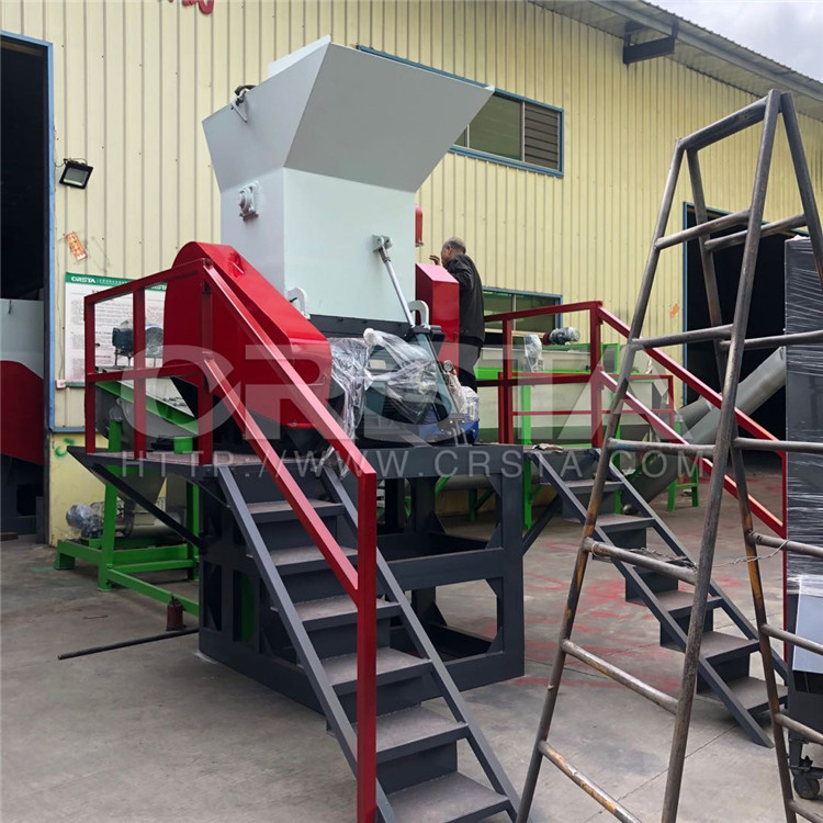 Disposable PP hanging water bottle processing crushing machinery, drip hanging bottle disposal crushing bottle piece equipment