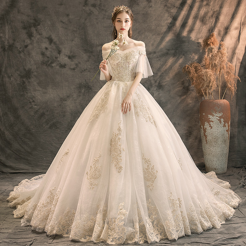 Nuevo vestido de novia 2026 para novias de baja estatura, vestido de princesa francés de estilo forestal con hombros descubiertos, ideal para fotografía de viajes.