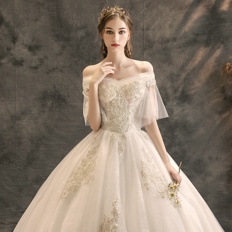Nuevo vestido de novia 2026 para novias de baja estatura, vestido de princesa francés de estilo forestal con hombros descubiertos, ideal para fotografía de viajes.