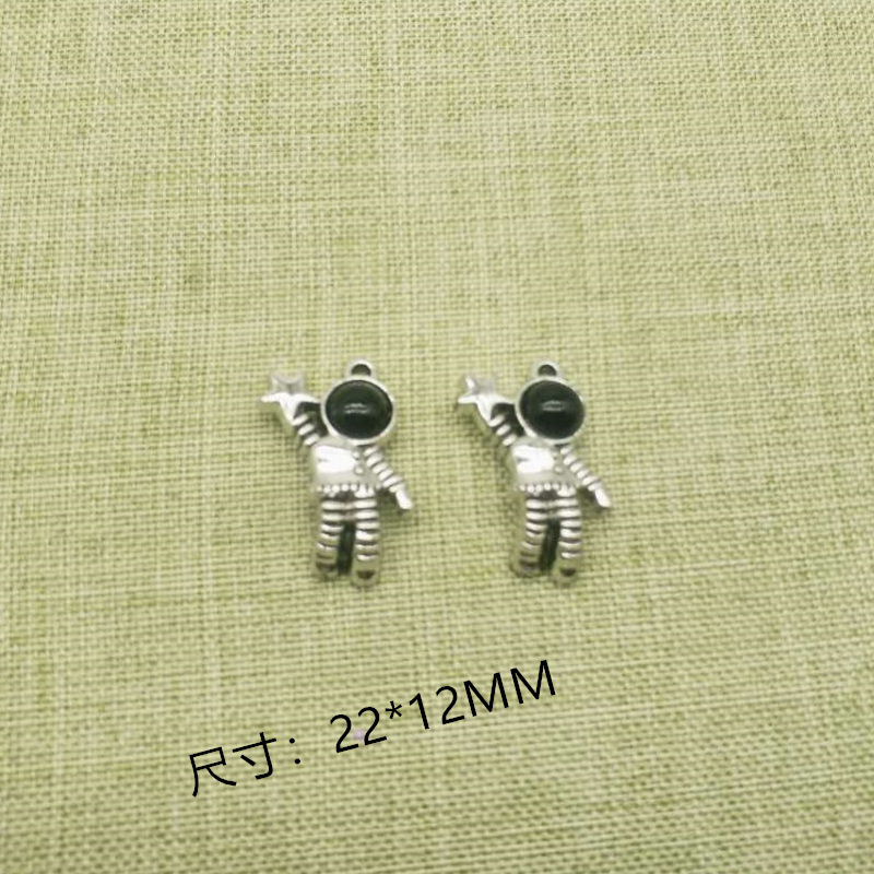 Simple and Fashionable, Pick the Stars and Give You Astronaut Alloy Couple Necklace Astronaut Personalized Pendant Manufacturer Wholesale