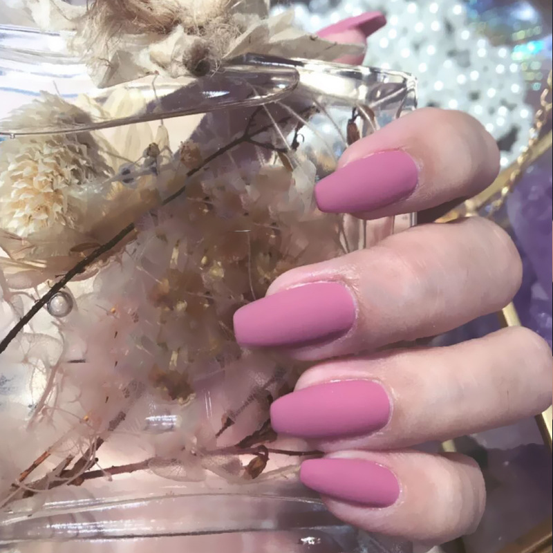Color sólido mate mate desgaste uñas trapezoidales uñas de uñas de estilo europeo y americano 24 piezas Parche de uñas postizas ultrafino terminado