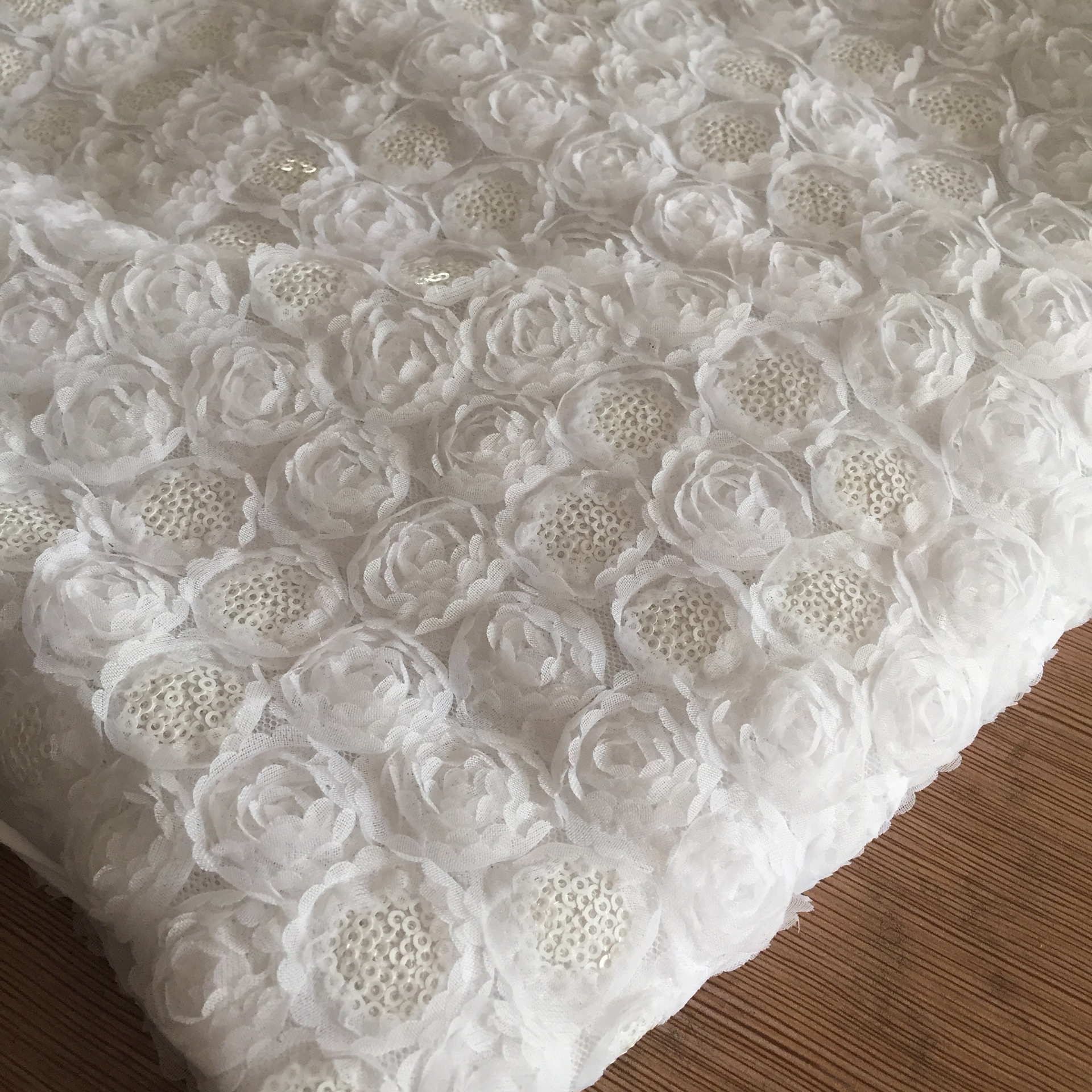 亮片盘花刺绣面料服装婚纱礼服抱枕等盘带绣花面料