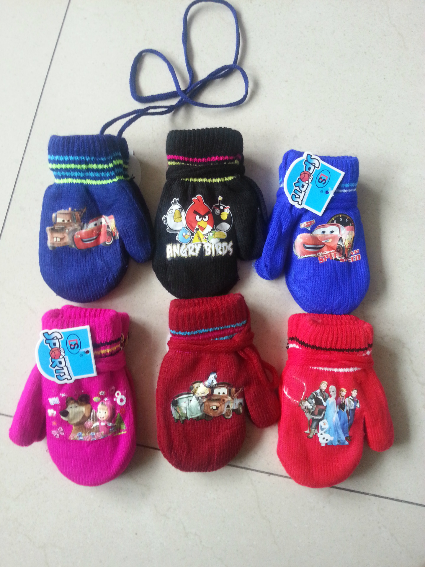 De punto de fábrica de invierno de doble capa de kindergarten caliente bolsa de escuela primaria niños jacquard guantes a rayas al por mayor