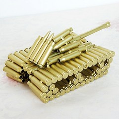 Lisha Manufacturer Brand Metal Tank Model, Imitating Bullet Shells as a Decanter, Military Veterans' Commemorative Item, Medium Tank