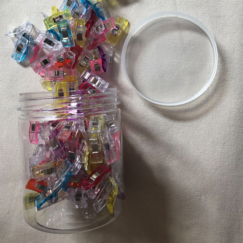 Factory direct sales plastic hemming clip, ax clip, plastic small clip, sewing positioning clip, color