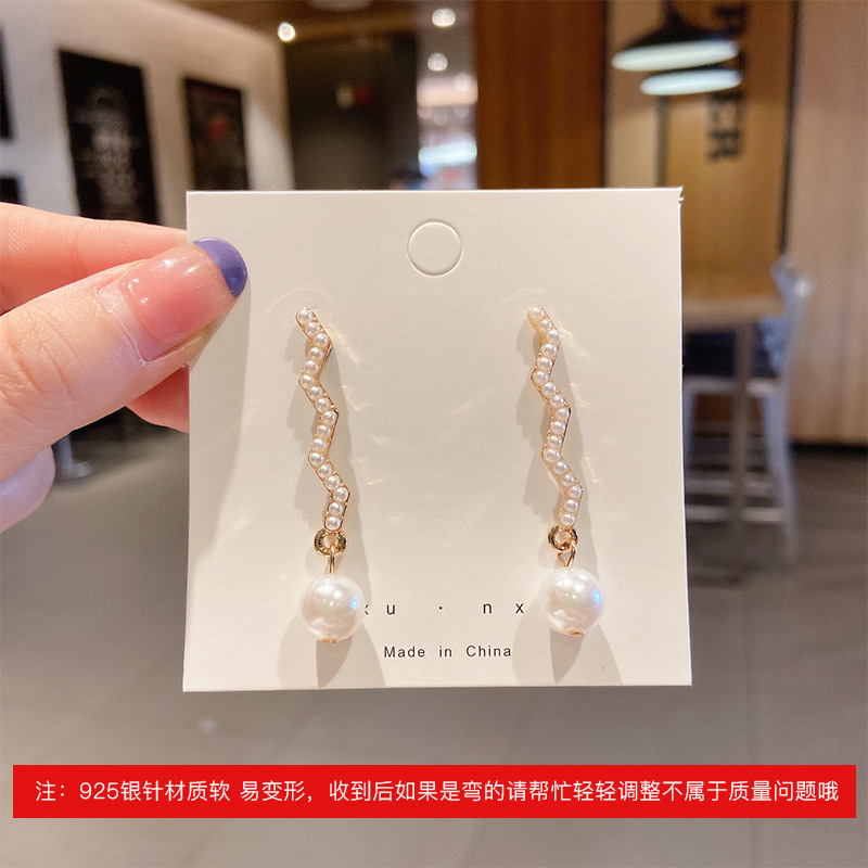 Pendientes exagerados retro estilo ins Pendientes coreanos de estilo caliente para mujer Pendientes nuevos de estilo frío estilo coreano para mujer Pendientes europeos y americanos