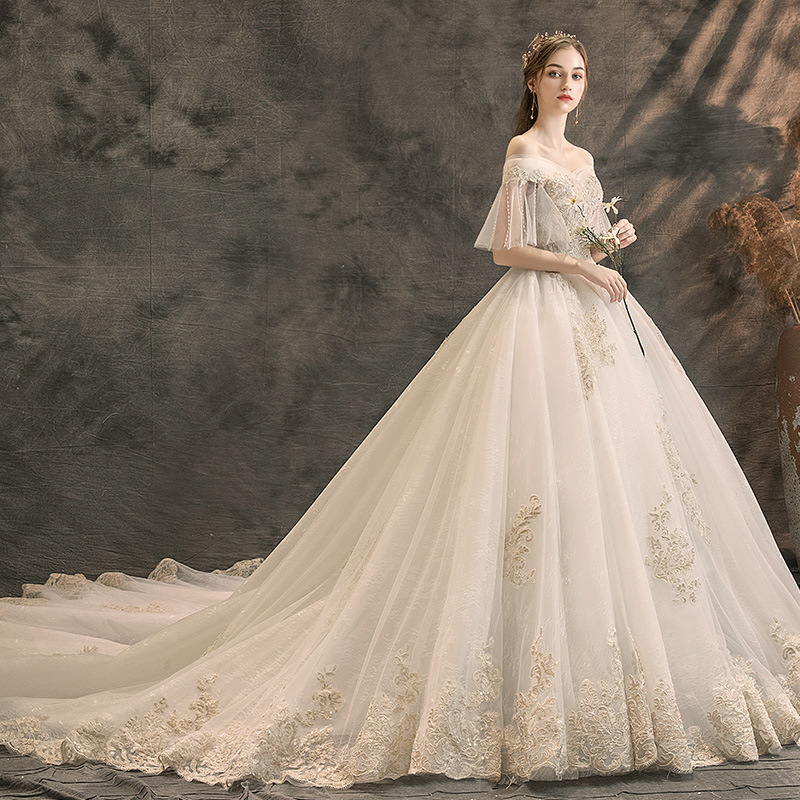 Nuevo vestido de novia 2026 para novias de baja estatura, vestido de princesa francés de estilo forestal con hombros descubiertos, ideal para fotografía de viajes.