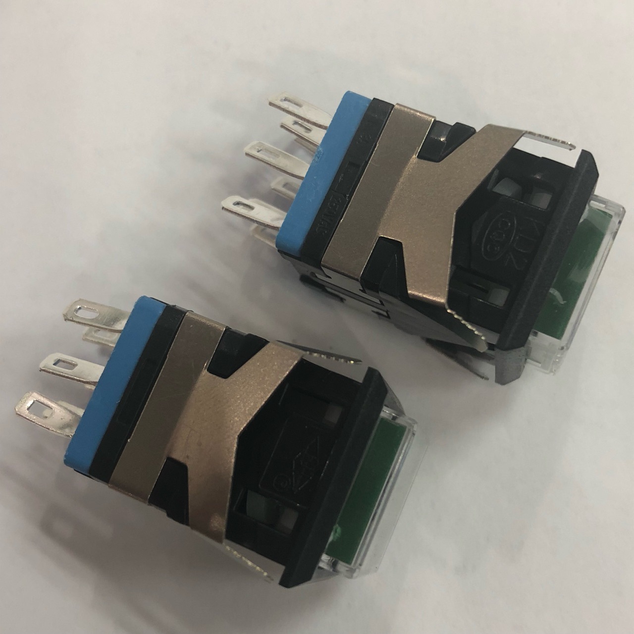 特价销售17MM方形按钮开关KD2-22/KD2-21带灯按钮开关点动开关