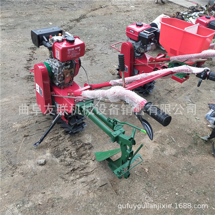 山地小型犁地机 手扶履带式耘地机 多功能履带式链轨开沟机