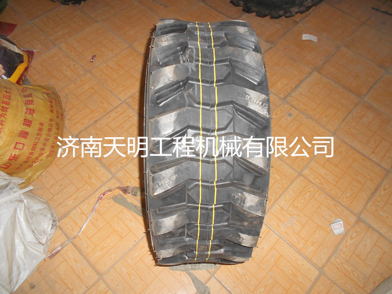S650滑移清扫车轮胎 装载机轮胎10-16.5