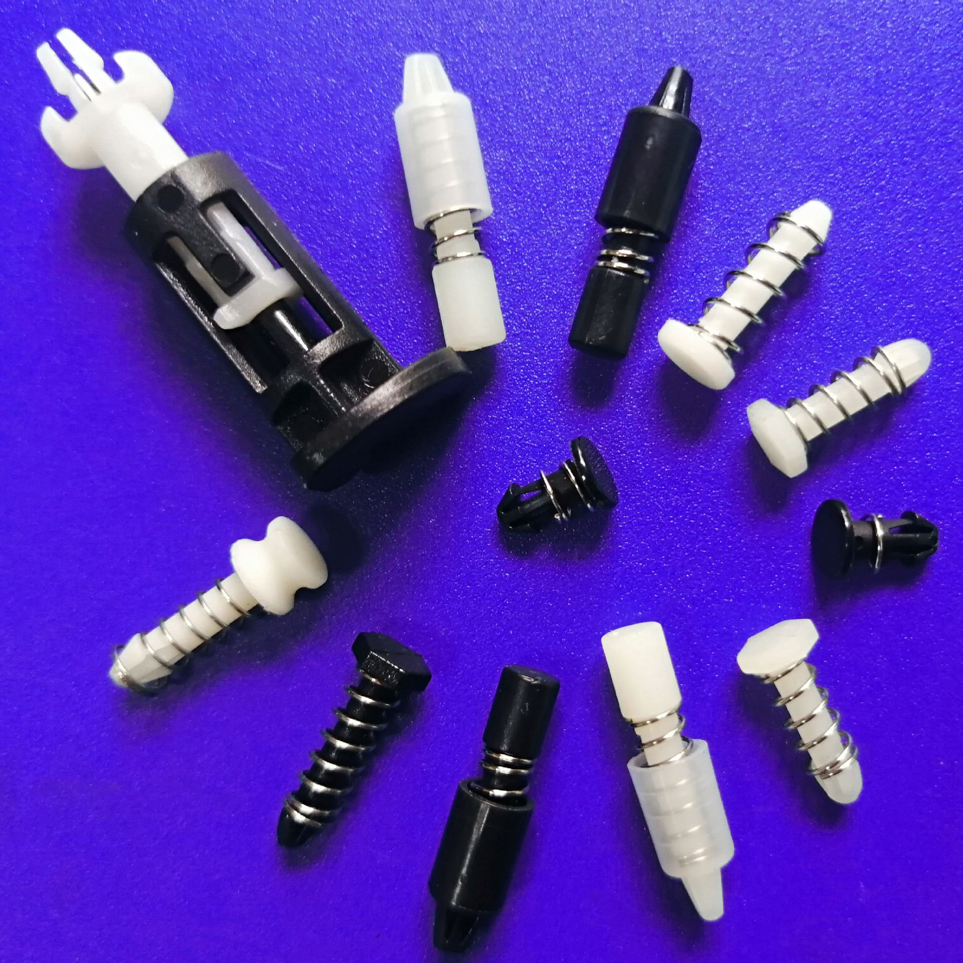 厂家供应风扇铆钉13.7mm 电脑配件风扇扣件 散热器塑料尼龙铆钉黑