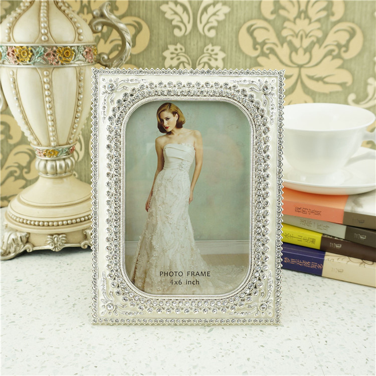 Luxury diamond-embedded metal photo frame exquisite studio photo frame decoration wholesale zinc alloy photo frame