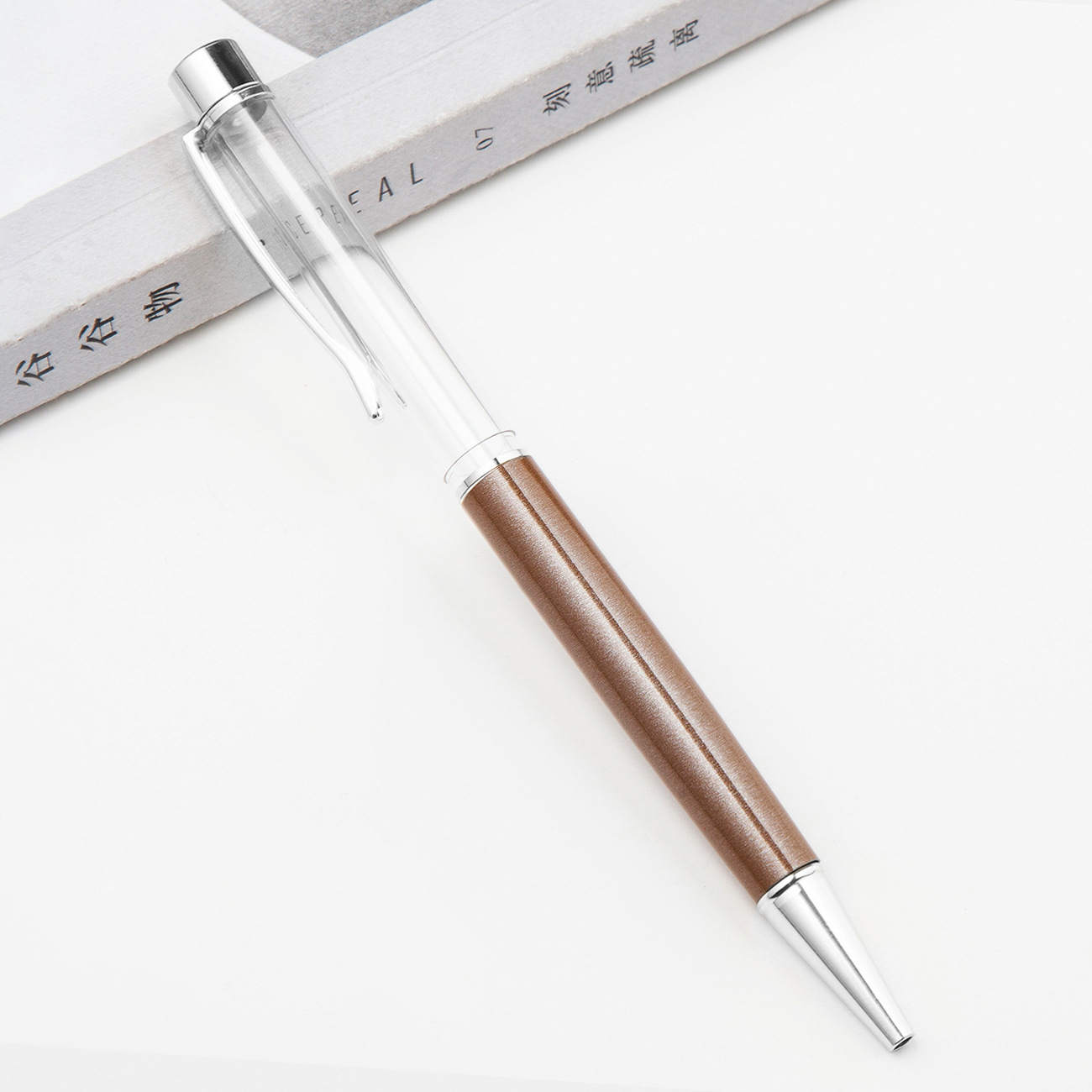 Fábrica al por mayor de metal creativo bolígrafo DIY impresión pluma de cristal japonés y coreano llenado de aceite tubo vacío bolígrafo