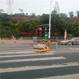 移动太阳能交通信号灯 太阳能红绿灯 交通指示灯厂家 参数 图片