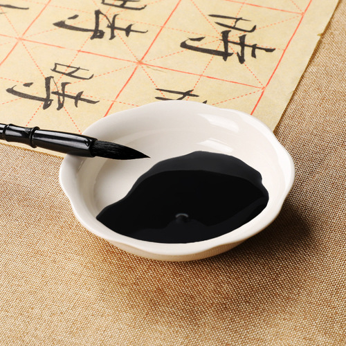 White ceramic ink dish thickened round dish containing ink Chinese painting pigment palette white porcelain butterfly four treasures of the study