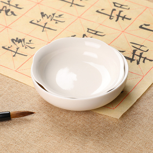 White ceramic ink dish thickened round dish containing ink Chinese painting pigment palette white porcelain butterfly four treasures of the study
