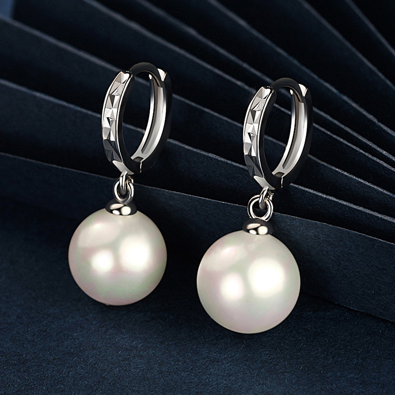 Fashionable retro earrings from pearl with tassels