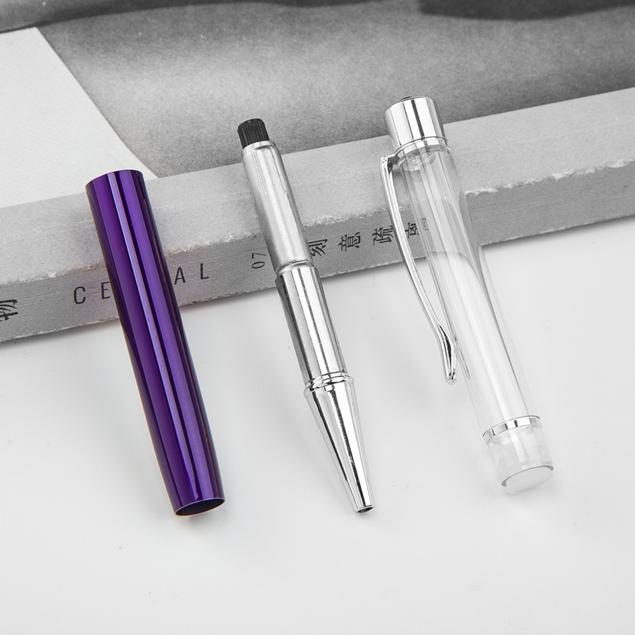 Fábrica al por mayor de metal creativo bolígrafo DIY impresión pluma de cristal japonés y coreano llenado de aceite tubo vacío bolígrafo