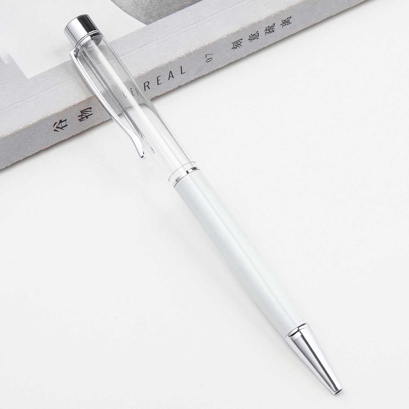 Fábrica al por mayor de metal creativo bolígrafo DIY impresión pluma de cristal japonés y coreano llenado de aceite tubo vacío bolígrafo