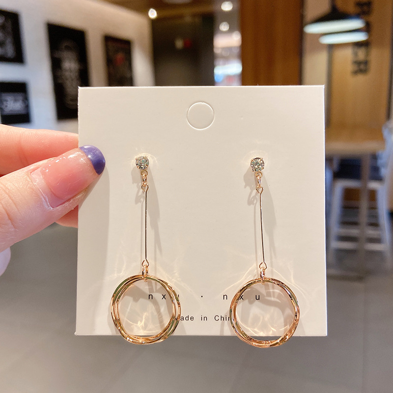 Pendientes exagerados retro estilo ins Pendientes coreanos de estilo caliente para mujer Pendientes nuevos de estilo frío estilo coreano para mujer Pendientes europeos y americanos